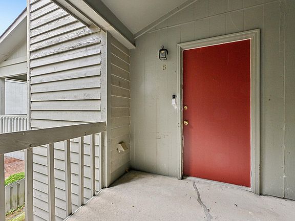 2nd image of 1866 Tryon Dr Unit 5