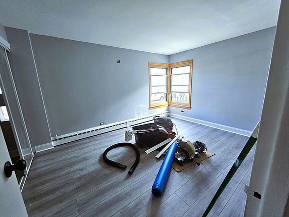 3rd image of 2100 W Farragut Ave #2