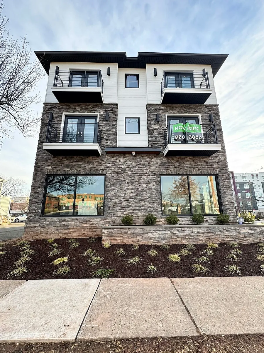 Building Photo - 85 W High St #2R