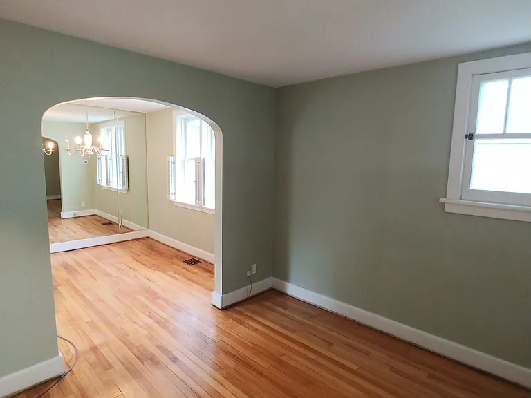162 Woodroffe Ave — Photo 3