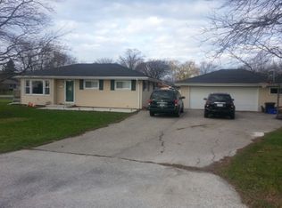 1404 Lincolnwood Dr, Union Grove, WI 53182