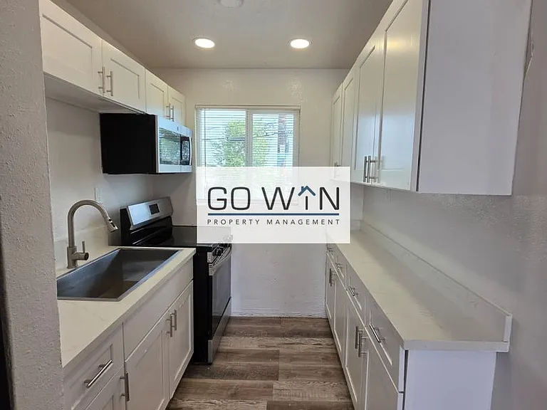 2146 E Taylor St — Photo 11