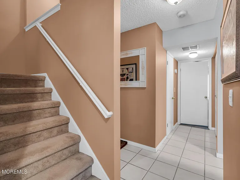 492 Bayberry Ct — Photo 21