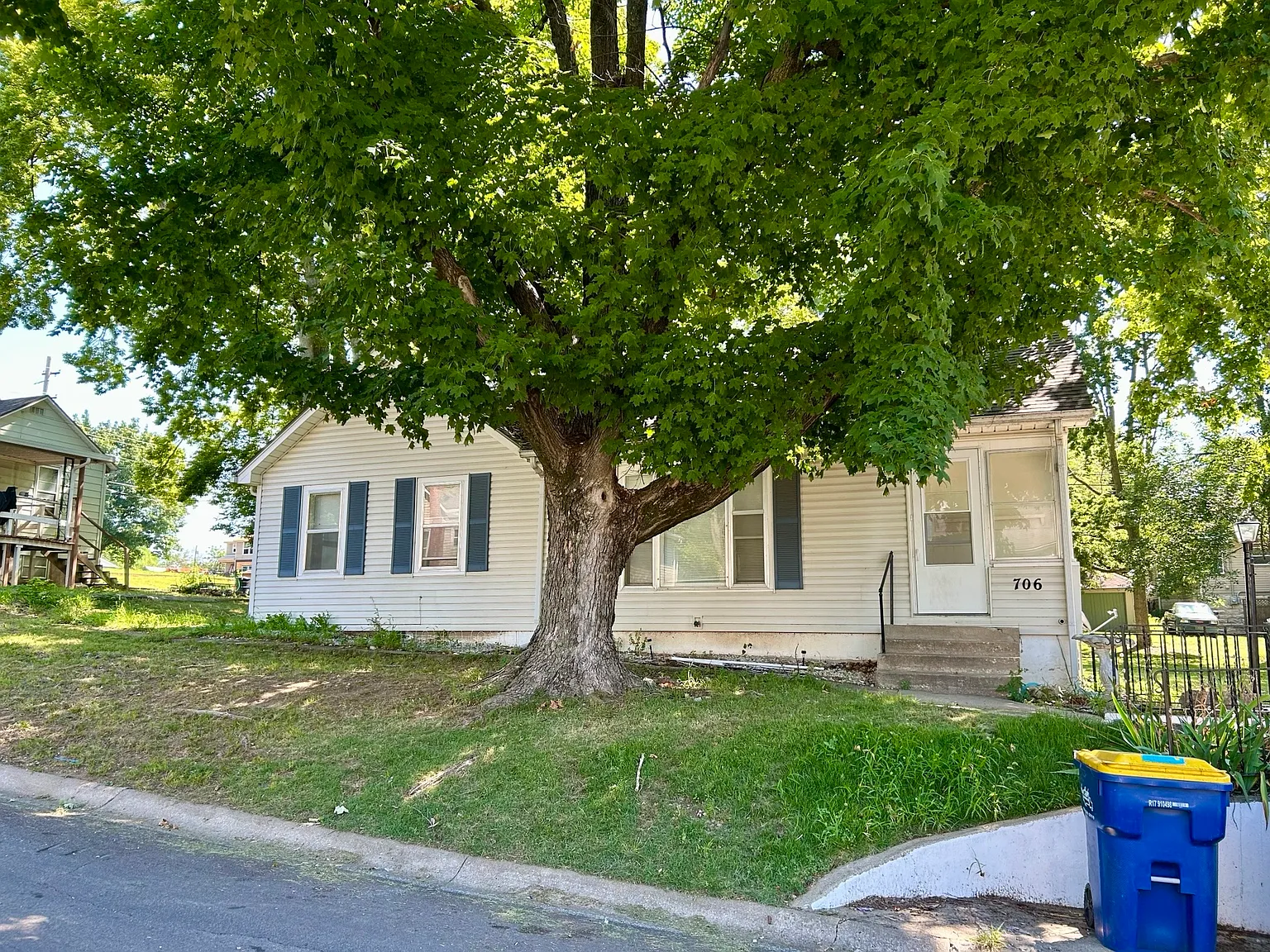 706 Locust Street - 1 — Photo 2