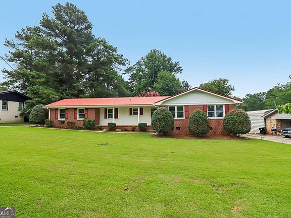 3rd image of 139 Bruce Ct