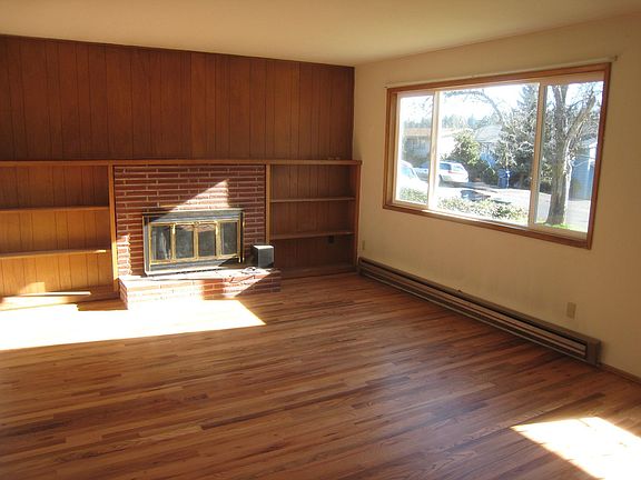 Refinished oak floors