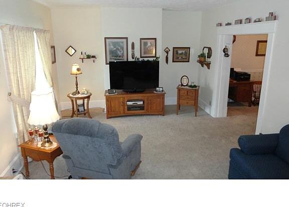 4th image of 608 N Dawson St
