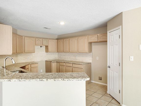 4th image of 708 Gretta Ct NE