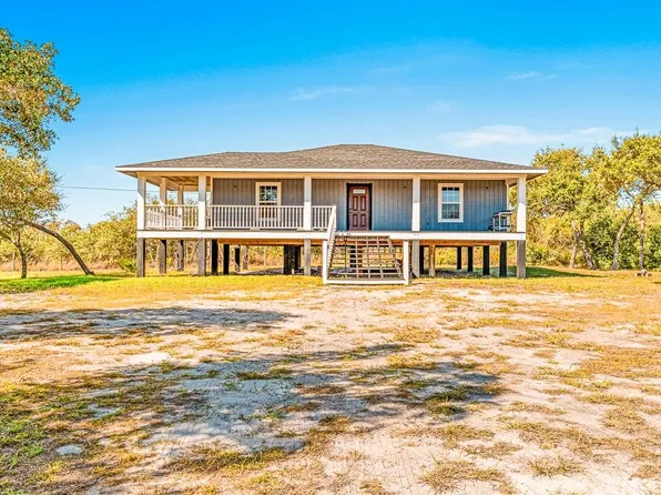 1430 16th St, Rockport, TX 78382