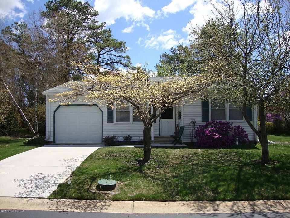 1st image of 8 Longwood Dr #72