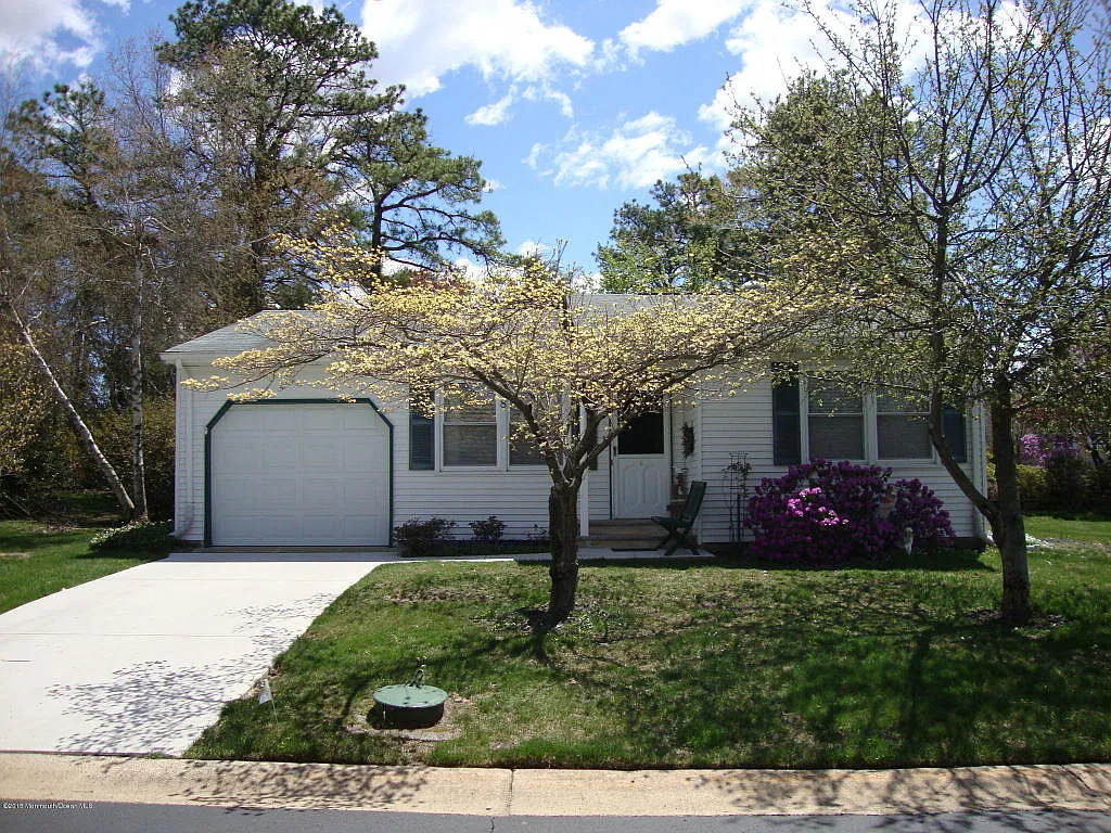 8 Longwood Dr #72 photo 1