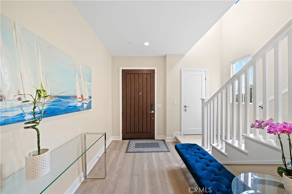 3 bed, 2.5 bath, 1920 sqft, $6,500 — Photo 3