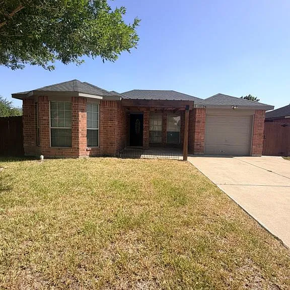 1724 Wilcox Dr — Photo 2