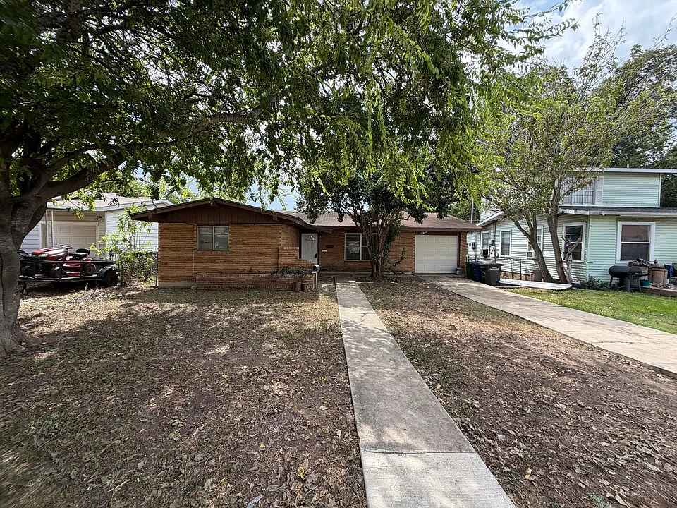 318 Como St