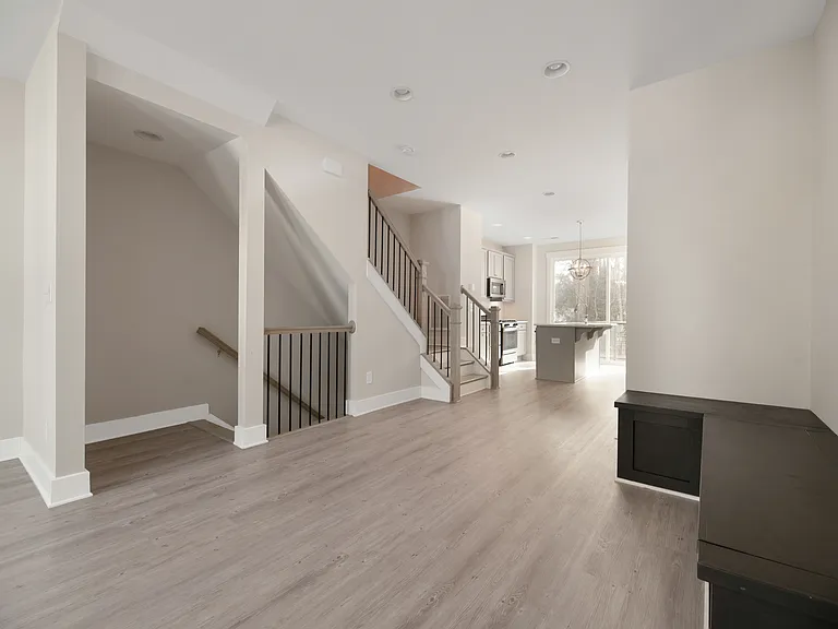 554 W End Dr — Photo 8
