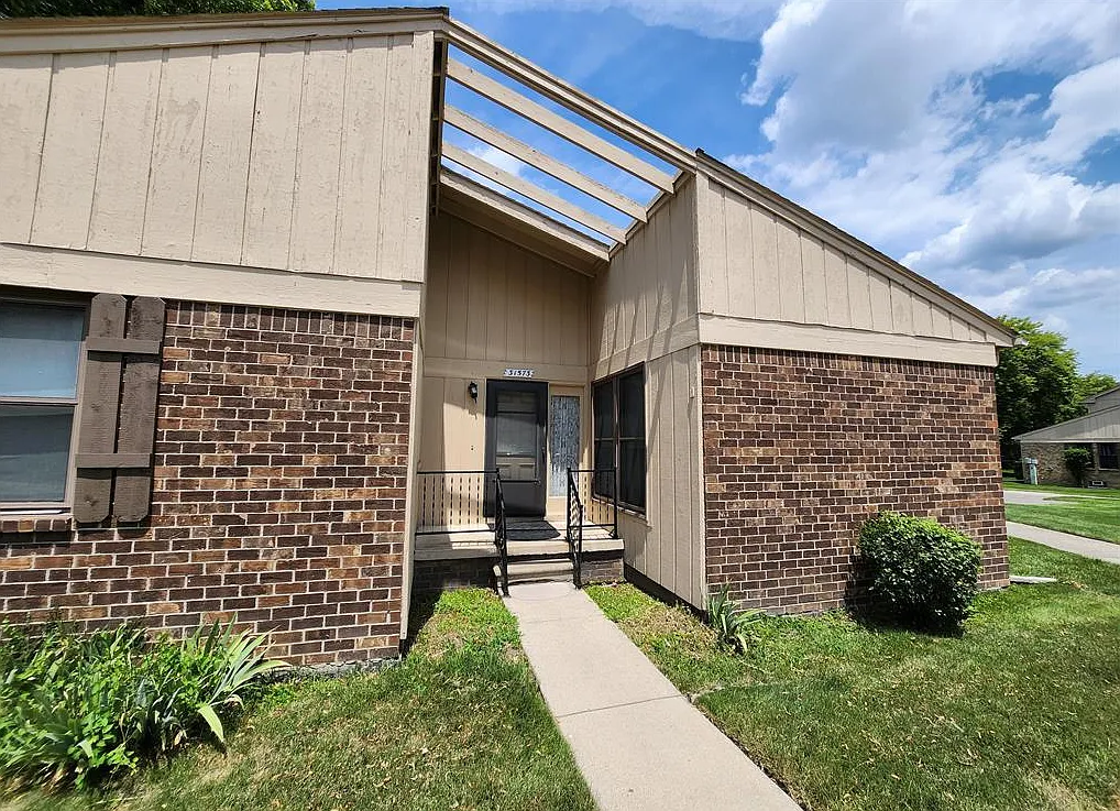 2 bed, 947 sqft, $1,500 — Photo 1