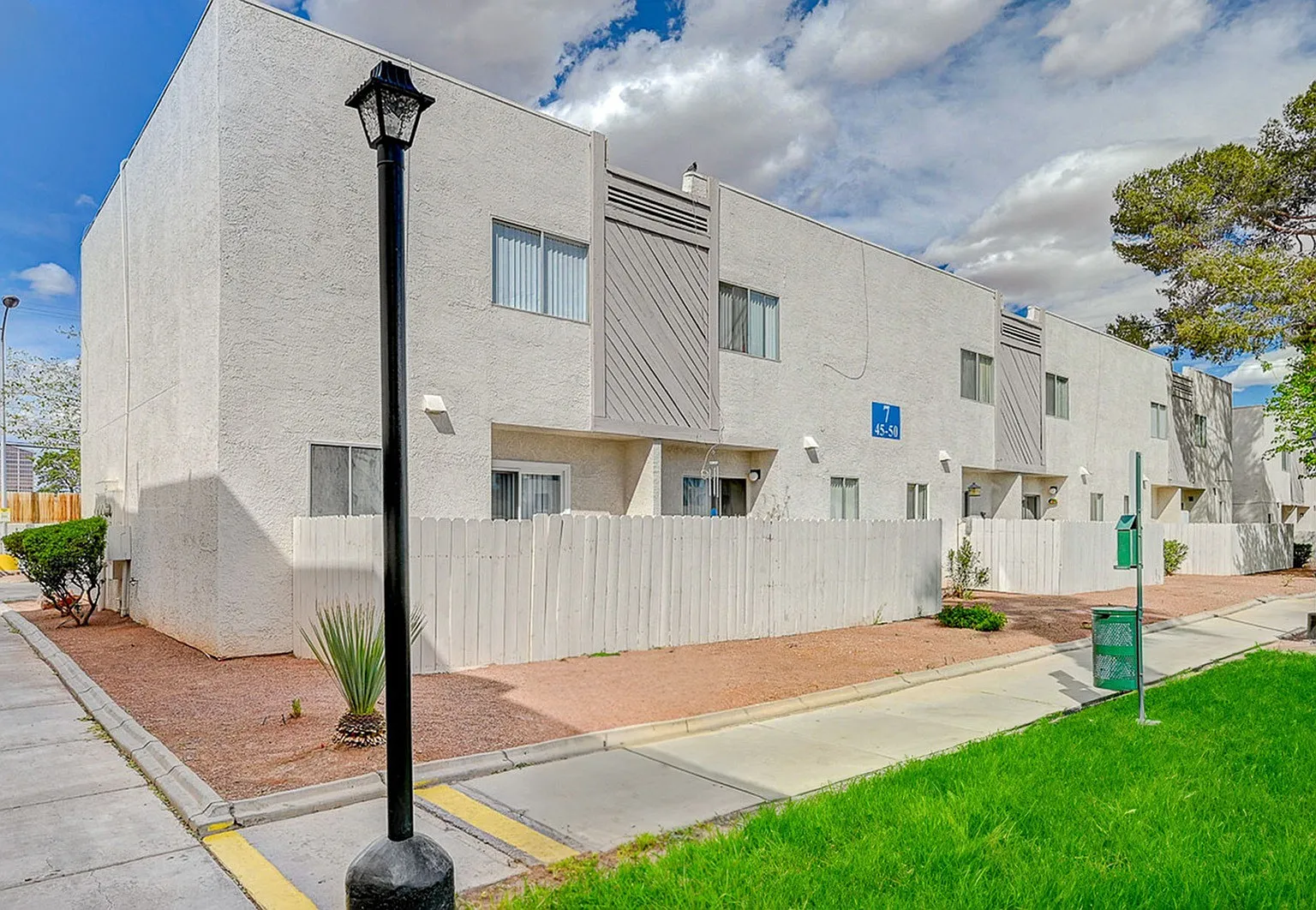 Virginia Apartments — Photo 1