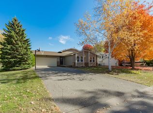 5140 Cottonwood Ln N, Plymouth, MN 55442