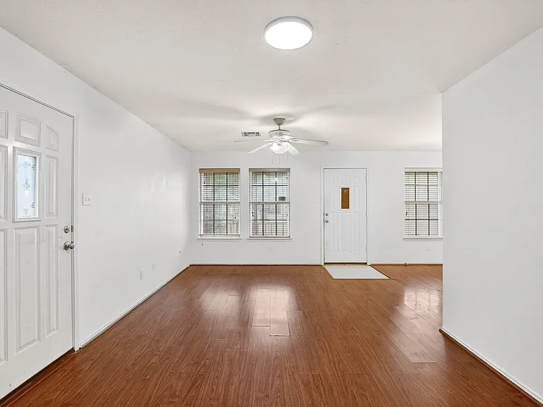 1016 Hatton St — Photo 7