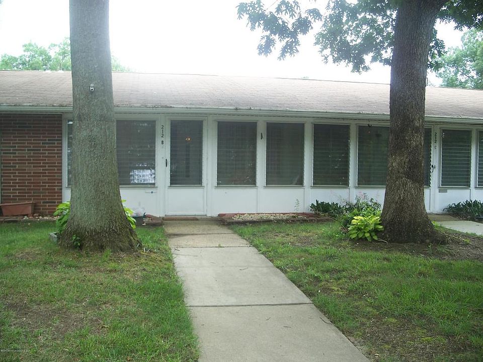 1st image of 212B Huntington Dr
