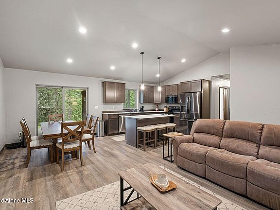 3rd image of 12053 Dufort Rd