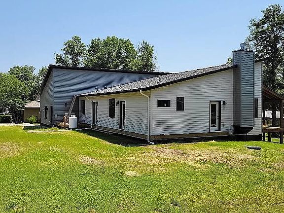 3rd image of 104 Lakeshore Dr