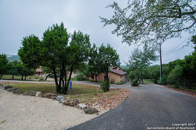 1st image of 733 White Oak Dr