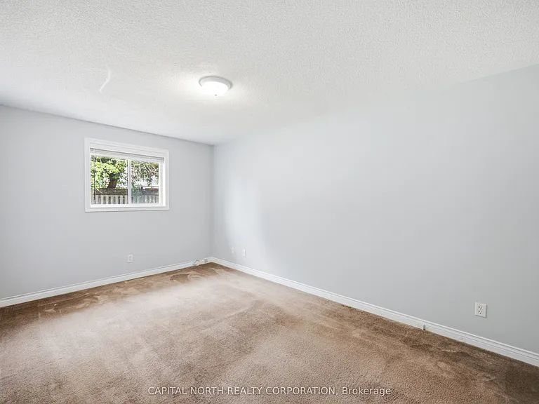 126 Marsellus Dr — Photo 21