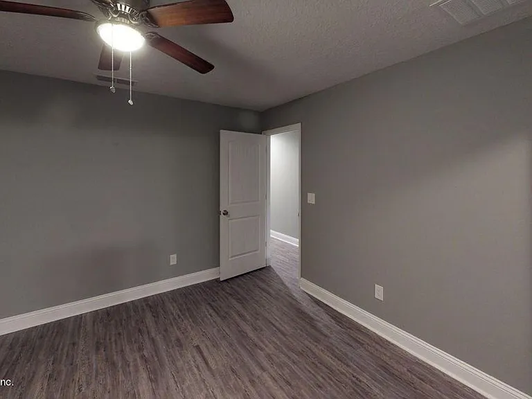 2222 Thomas Ct — Photo 4