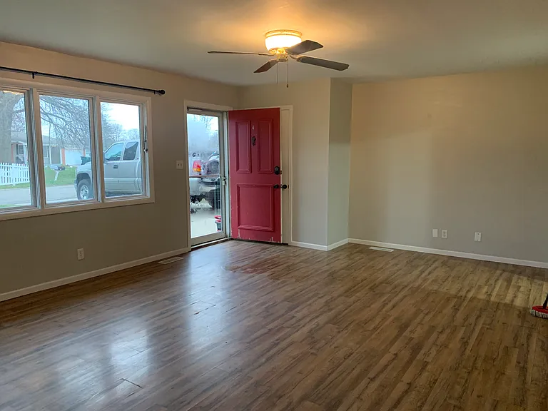 2117 W Surrey Dr — Photo 11
