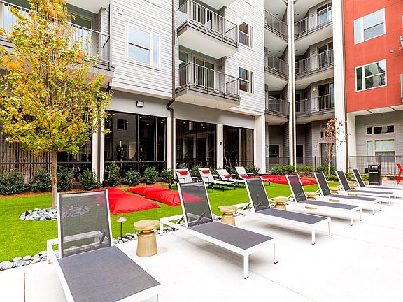 5th image of 2900 7th Ave S #426