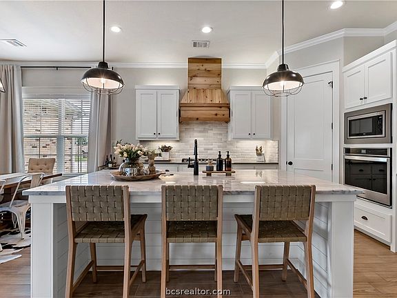 5th image of 2622 Colony Vista Dr