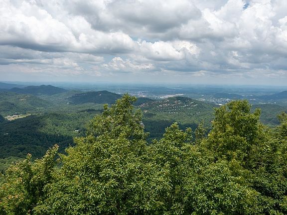 3rd image of 19 Laurel Top Way #19