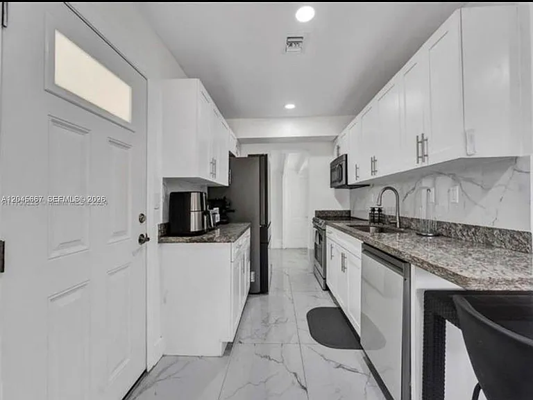 2730 NE 16th Ave — Photo 4