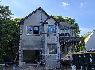 29 Portland St, Edison, NJ 08820