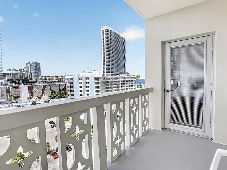 1817 S Ocean Dr #Penthouse 19 — Photo 10