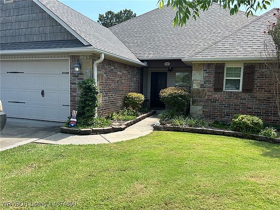 5th image of 2411 Parkway Ln