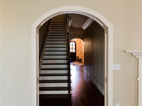 2nd image of 112 Walaneut Hill Ln