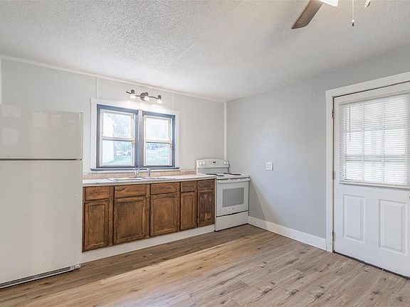 4th image of 1225 Forest Ln