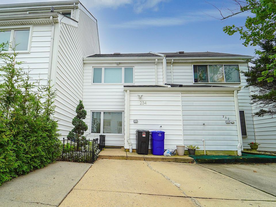1st image of 234 Hampton Grn