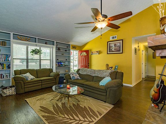 5th image of 120 River Oaks Dr