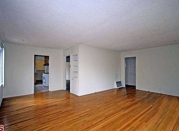 3rd image of 8009 Dunbarton Ave