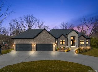 960 Dedham Ct, Bloomfield Hills, MI 48302