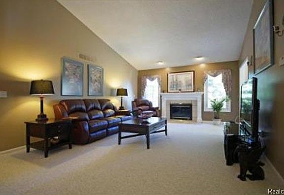 3rd image of 45752 Larchmont Dr