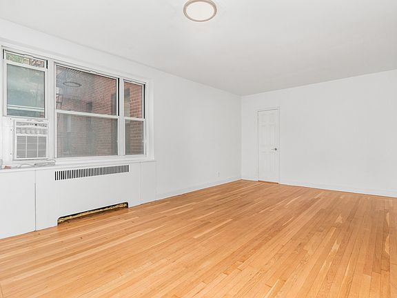 3rd image of 360 W 55th St APT 4C