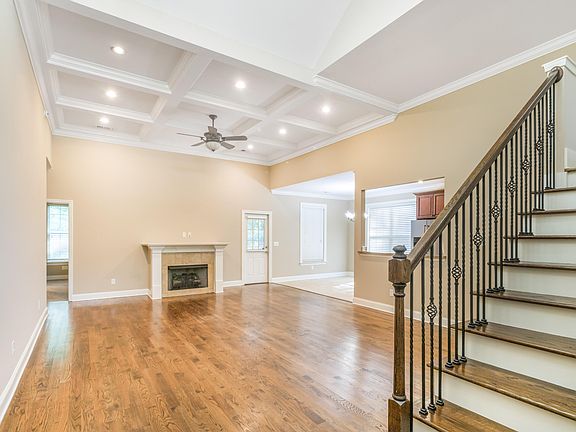 3rd image of 8664 Maple Valley Dr