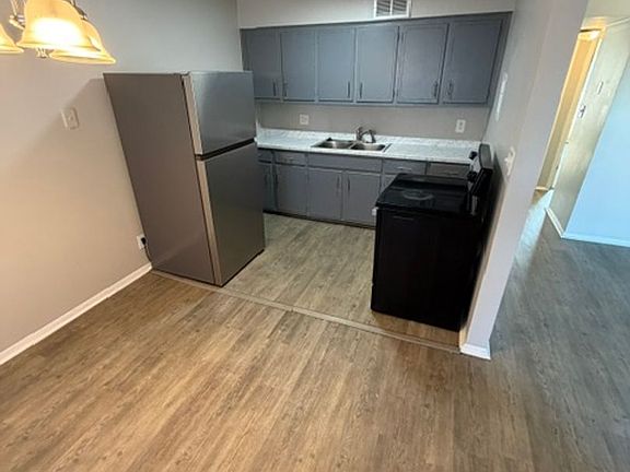 5th image of 700 Chateau Dr #630