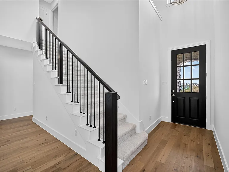 7010 Helena Hl — Photo 4
