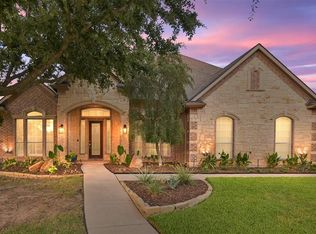 700 Montclaire Dr, Mansfield, TX 76063