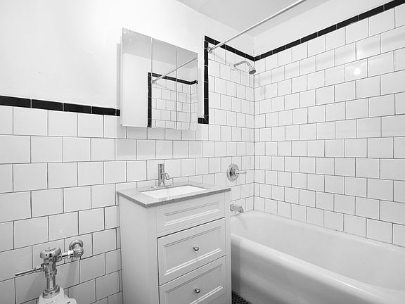 4th image of 323 W 4th St APT 2A